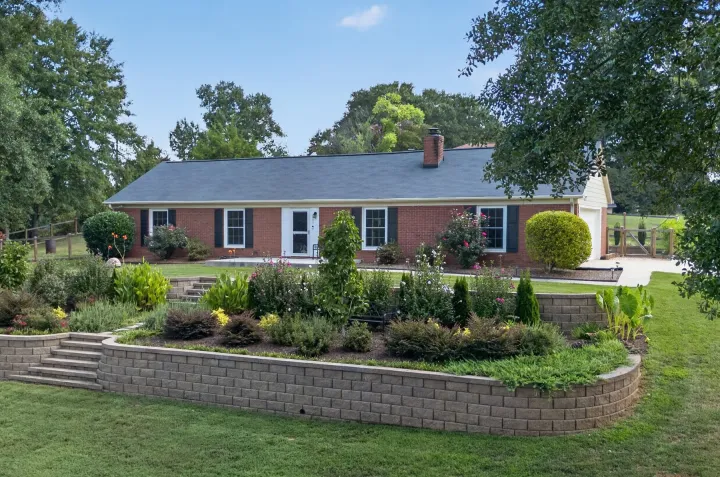 200 Lakewood Dr, Anderson